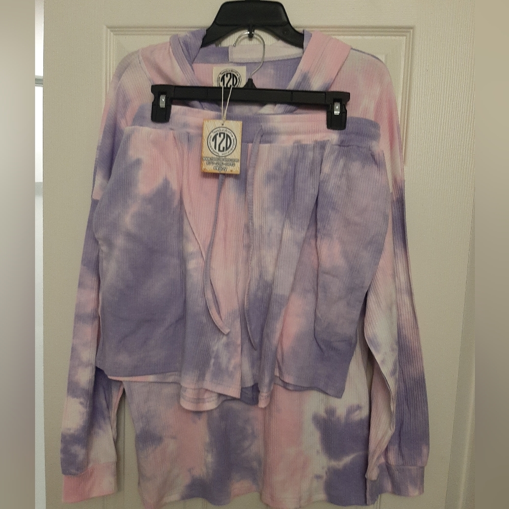 NWT long sleeve top and shorts tie dye lounger set from tees2urdoor size XL
